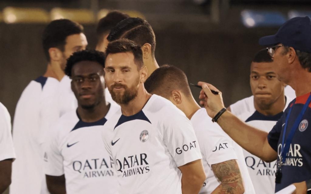 Messi presentó en Japón la nueva camiseta del PSG