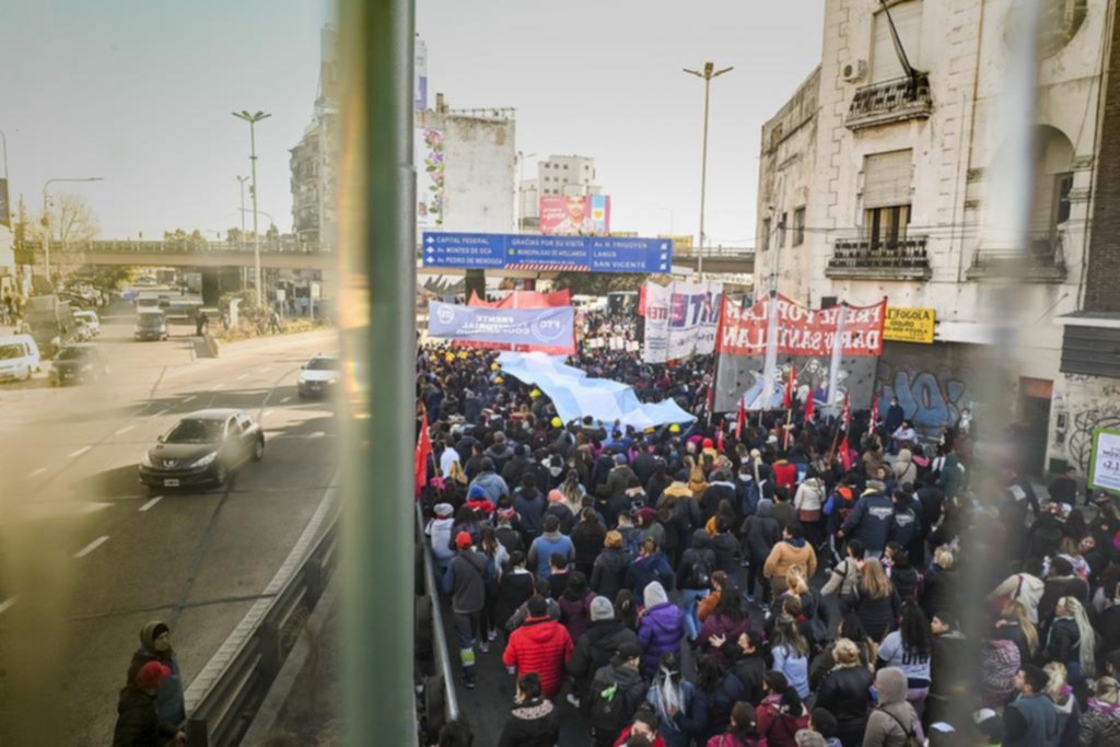 Marcha piquetera con “oficialistas”; desafío de Grabois al Presidente