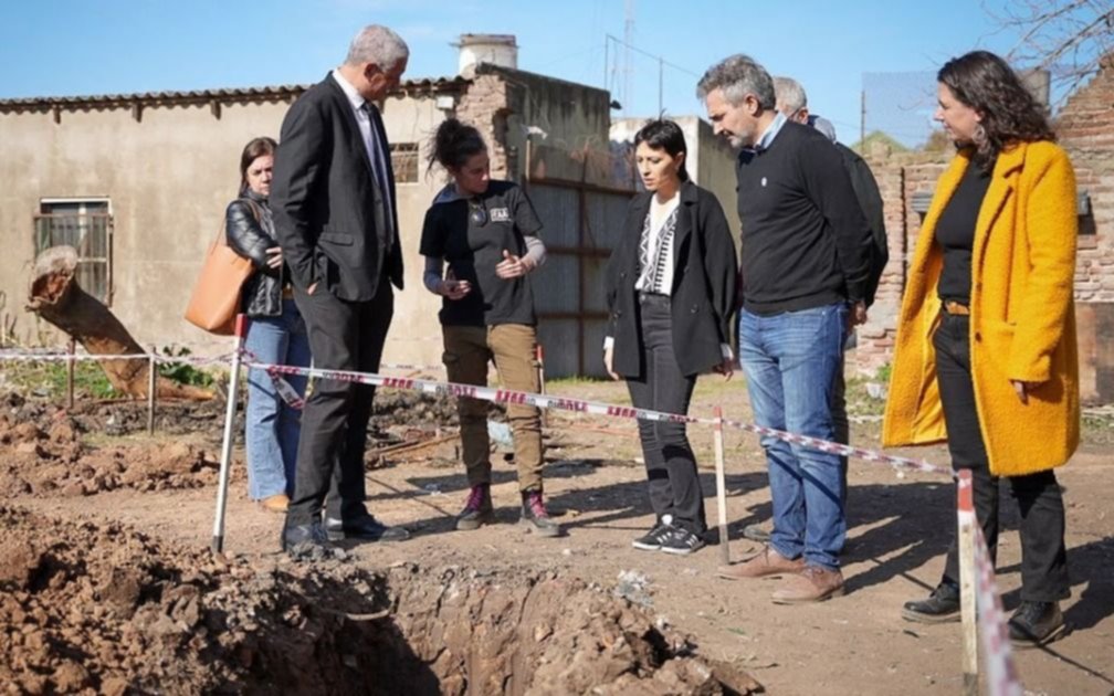 Recorrida oficial por  trabajos arqueológicos en Puesto Vasco