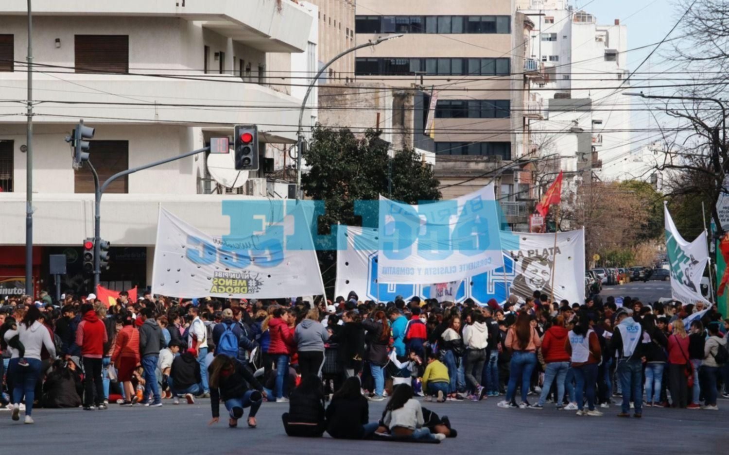 Protesta y corte de organizaciones sociales en 7 y 50 alteró el tránsito en el Centro