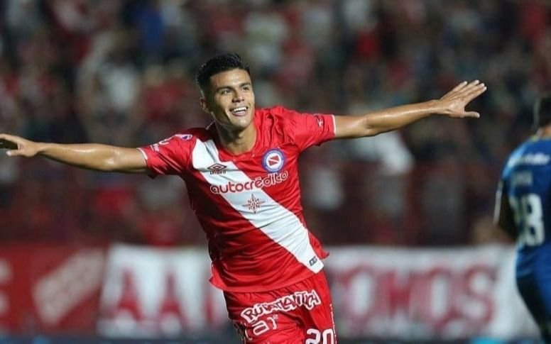 Otro talento del fútbol argentino a Brasil: Fausto Vera jugará en Corinthians