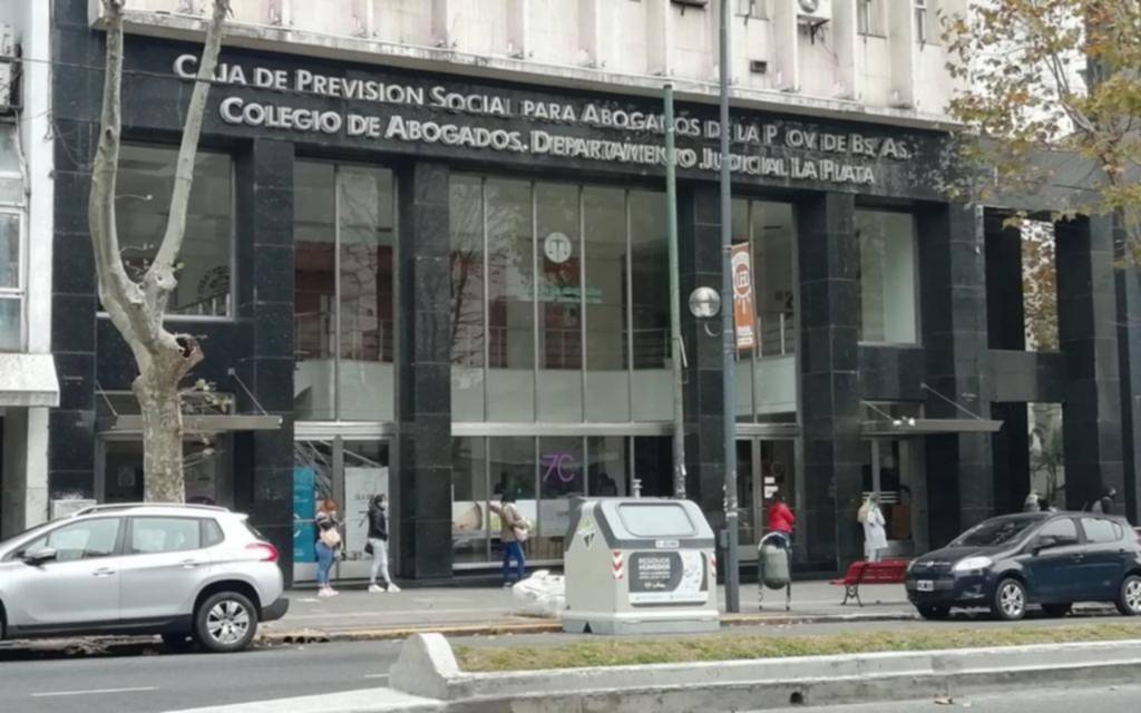 Una polémica por incumbencias enfrenta a escribanos y abogados