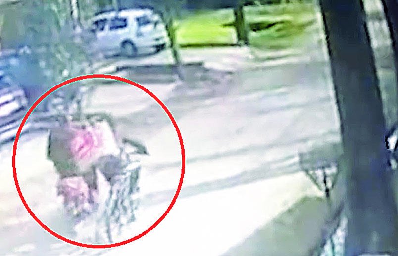 VIDEO. Alerta en City Bell por falsos repartidores que saquean a los peatones