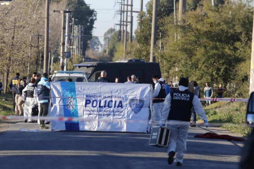 Misterio en 89 y 132: un hombre fue hallado sin vida en un descampado