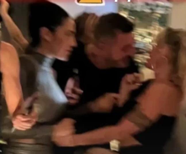 Manoseo “cachicaliente” entre Tinelli y Flor Peña