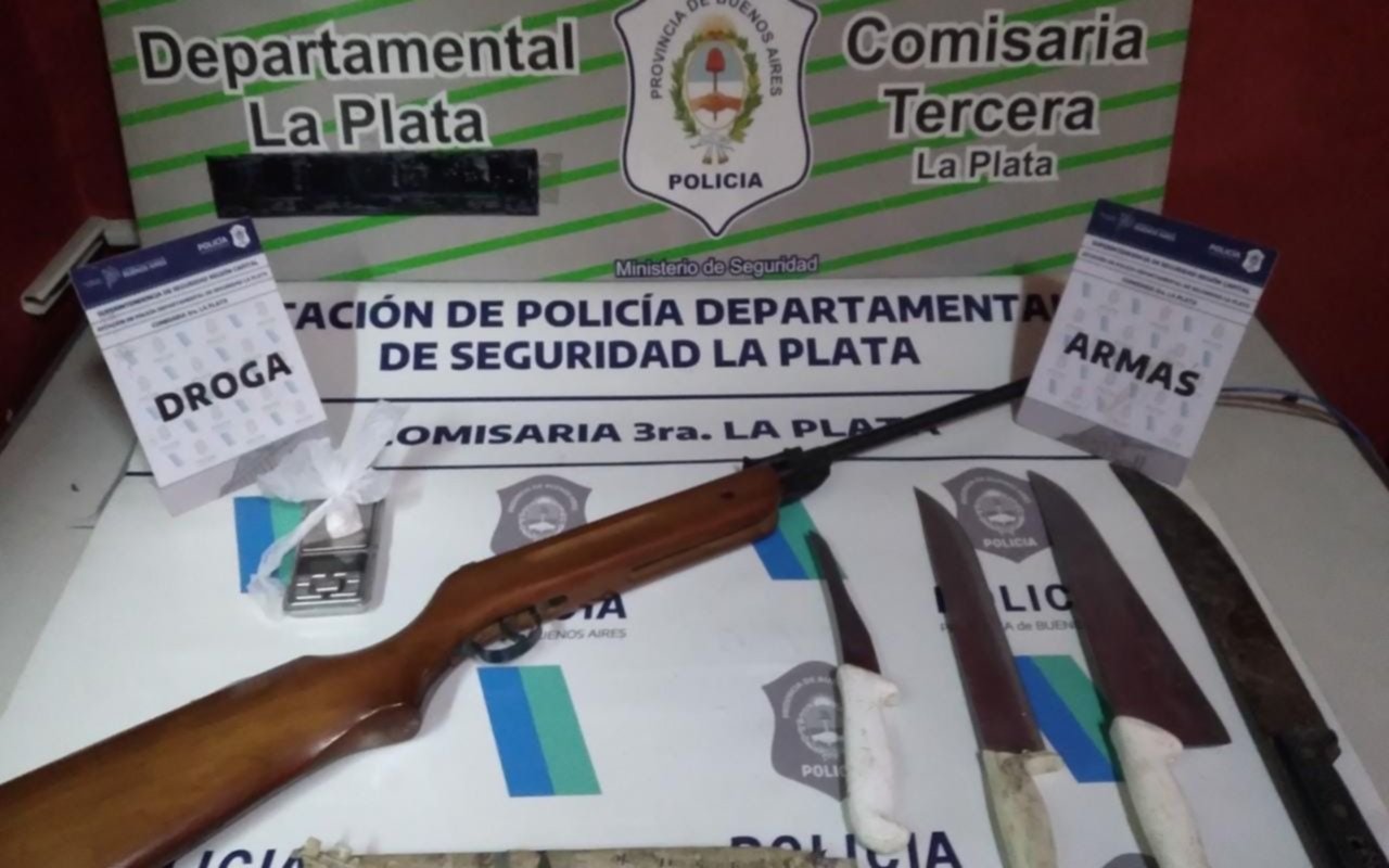 Allanamiento en la megatoma: detuvieron a un hombre por amenazas, tenencia de droga y armas
