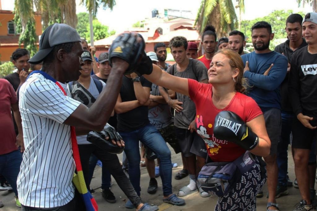 El boxeador cubano que lleva “golpes” de unidad a migrantes