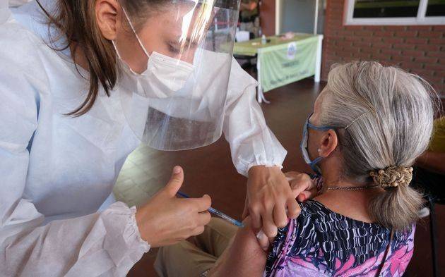 Coronavirus: en la Provincia autorizan la quinta dosis para mayores de 50 años