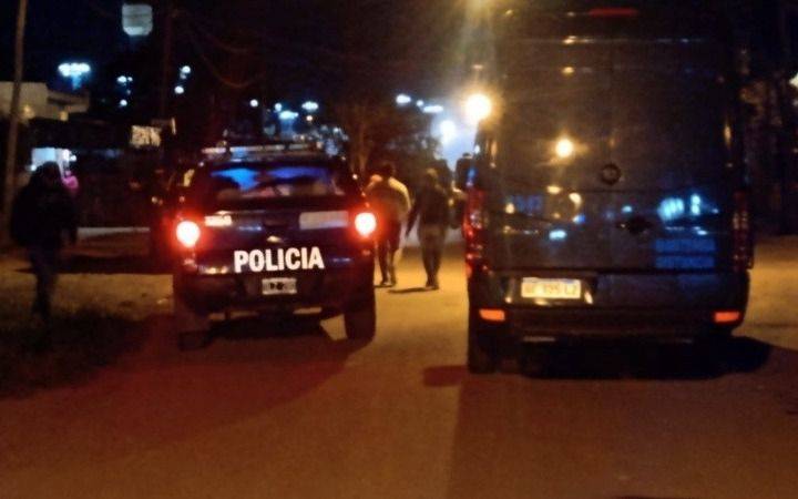 Operativo en Rosario dejó un saldo de cuatro detenidos: armas, droga y dinero