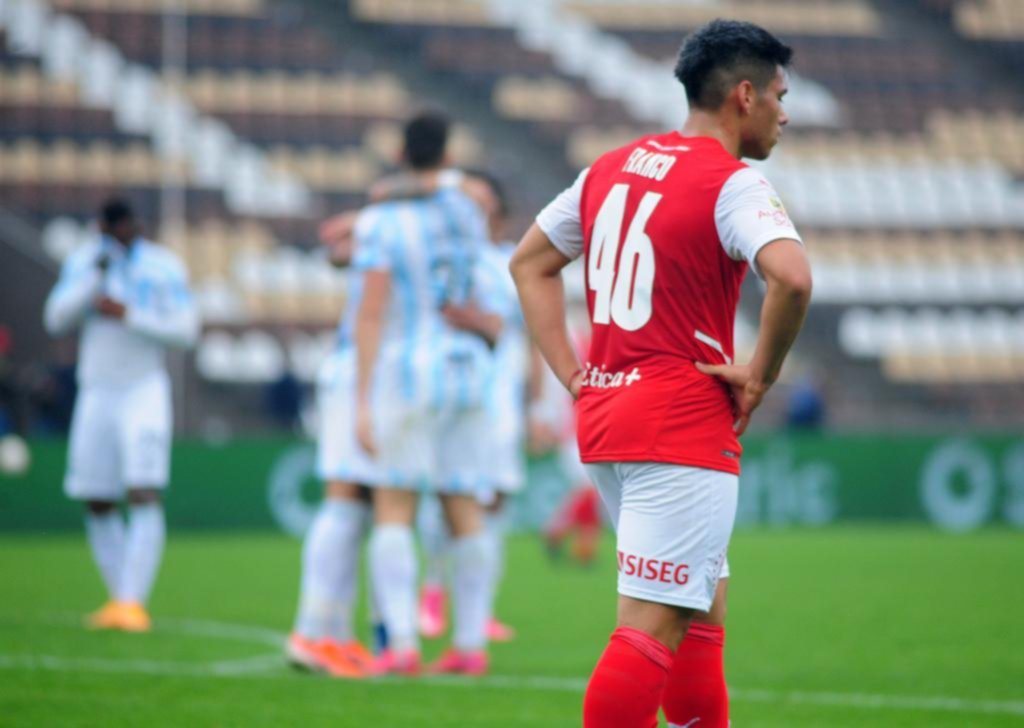 Atlético Tucumán se aprovechó del momento del Rojo para ser puntero