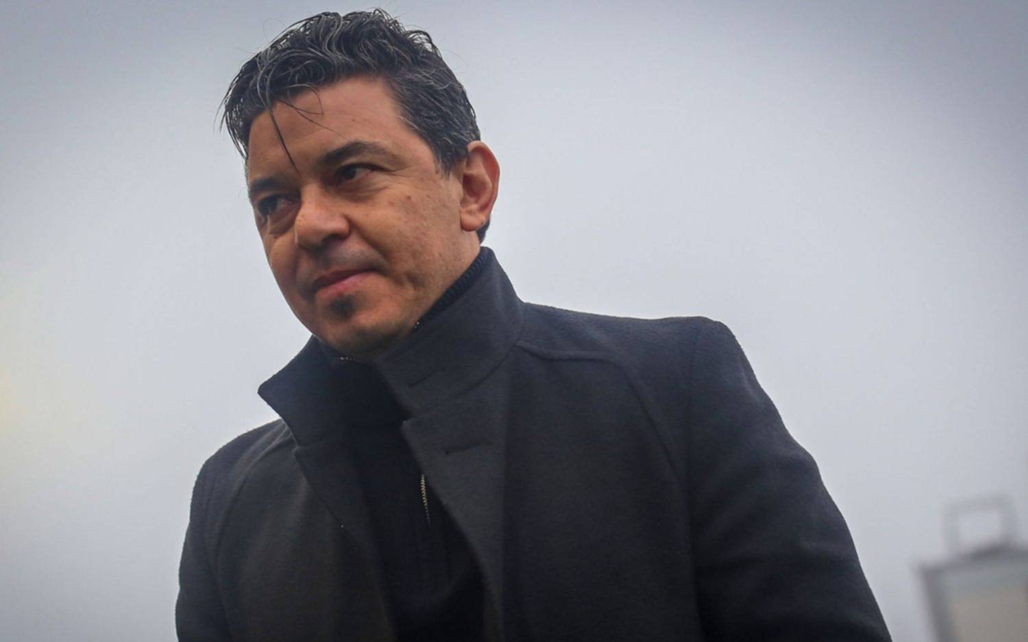 El "Muñeco" Gallardo dirigió a su equipo lesionado: ¿Qué le pasó al DT de River?