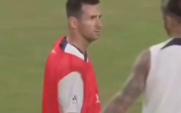Tensión en el PSG: una patada, un cruce muy áspero y enojo entre Messi y Ramos