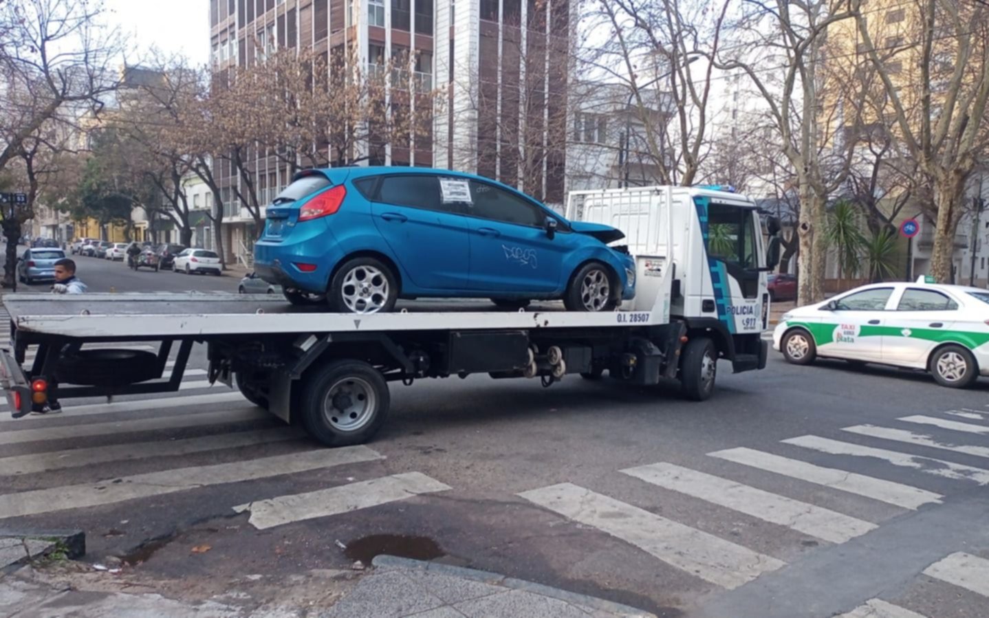 Retiran vehículos abarrotados en comisarías de La Plata y avanzan obras