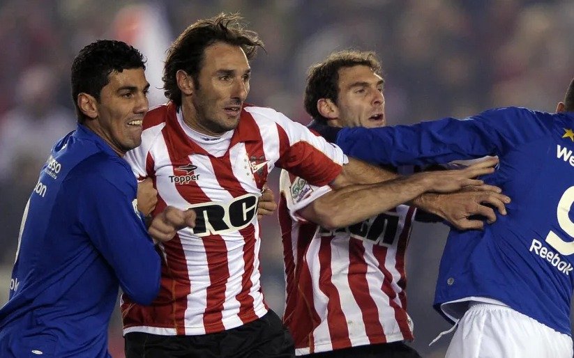 Estudiantes y el "plan Schiavi" por la lesión de Noguera: busca un central en Brasil para jugar la Copa