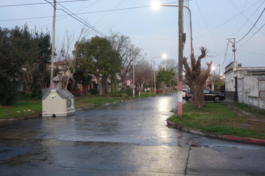 A una chispa de la tragedia: rociaron a una mujer con nafta en Tolosa