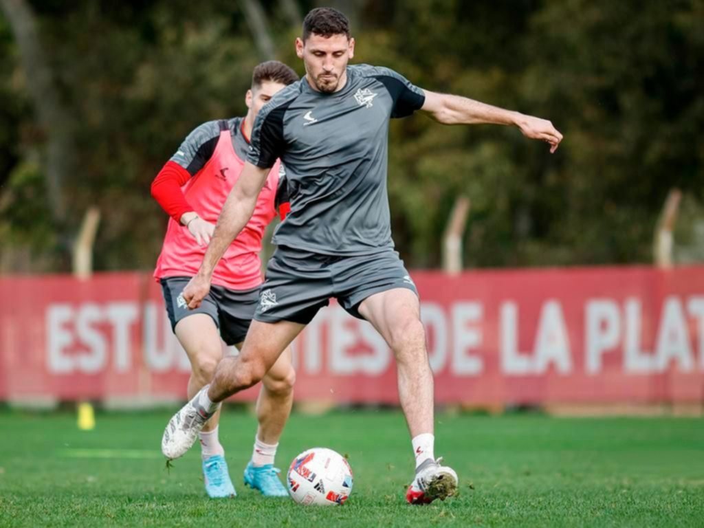 Rogel se movió a la par y le apunta al cruce con Banfield