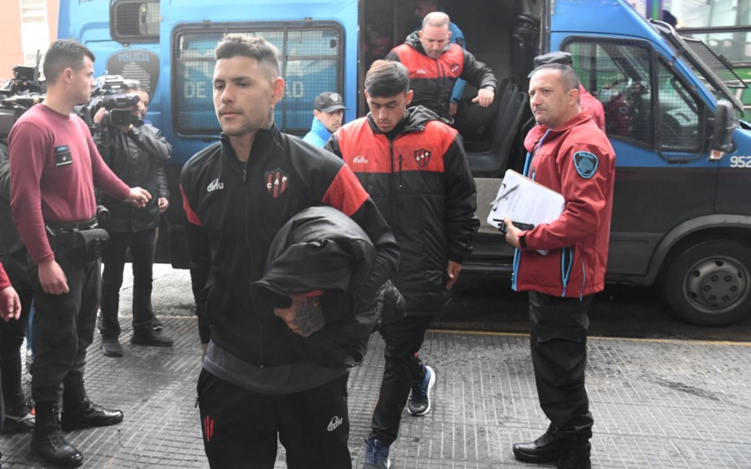 Liberan a los cinco detenidos de Patronato tras el escándalo por la derrota con Barracas