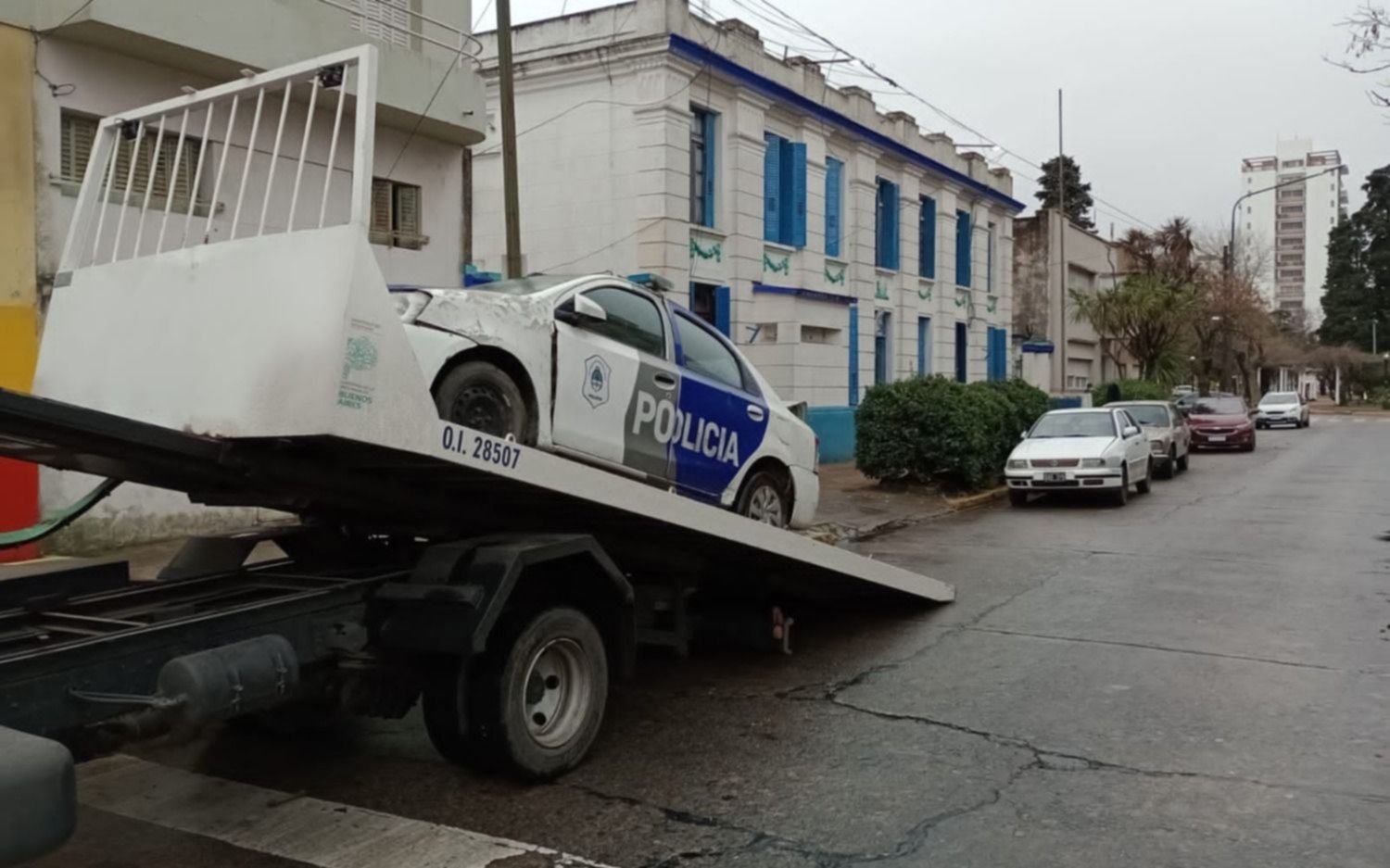 Continúa el retiro de patrulleros y autos en comisarías