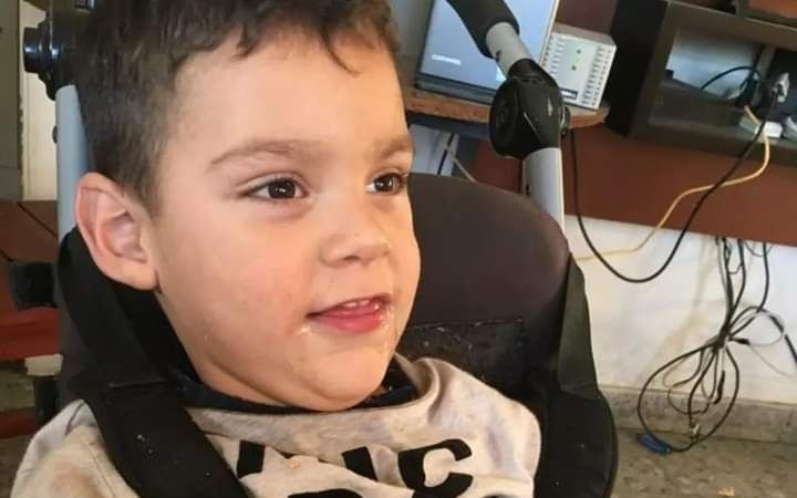 Todos con Segundo, el nene platense que necesita una silla postural que no consigue