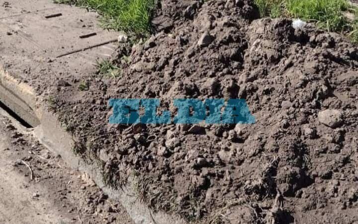 Sigue la bronca por una boca de tormenta rota en 60 y 132