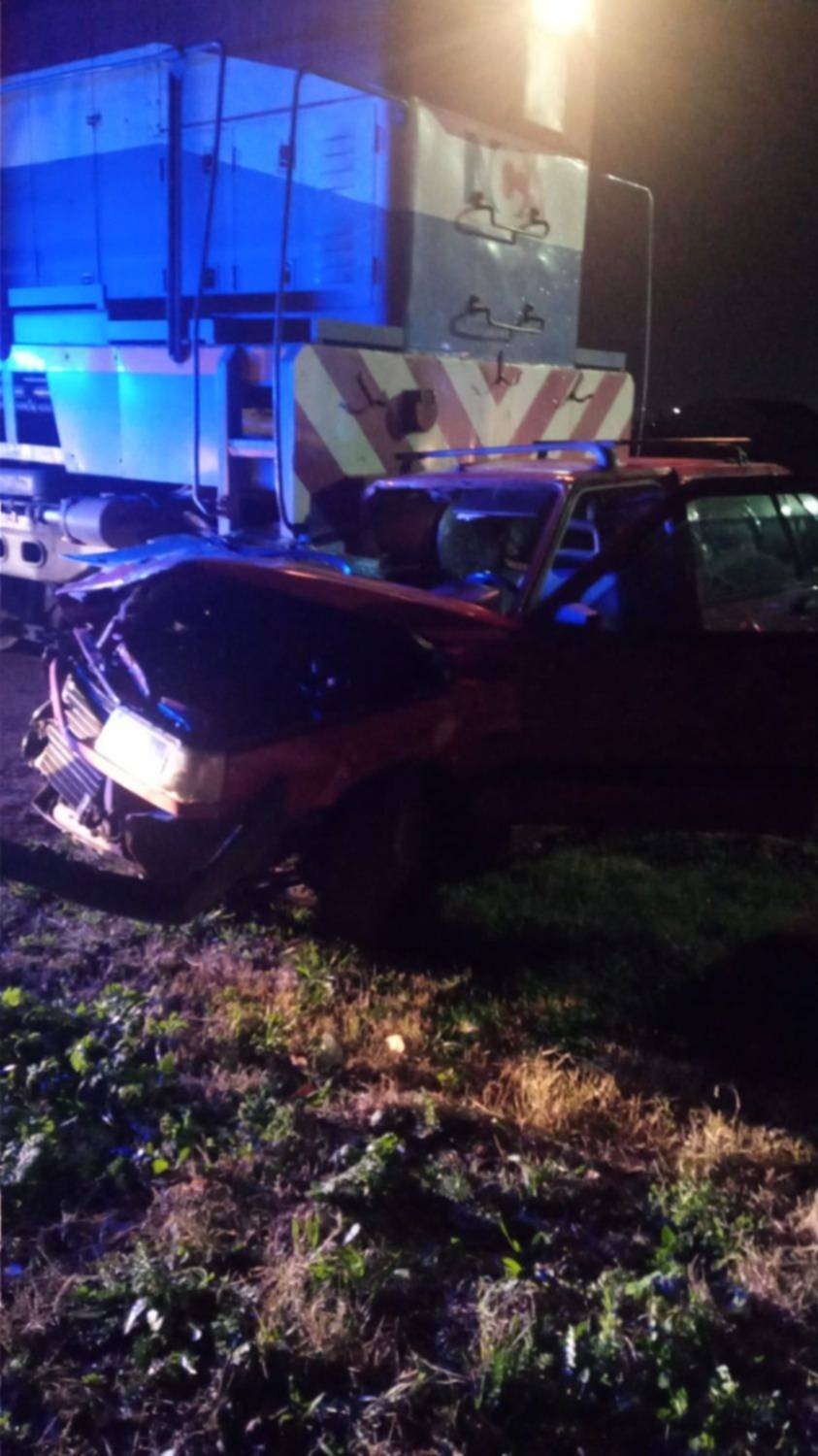 Un auto chocó contra un tren de carga en diagonal 74: caos en la subida a la Autopista