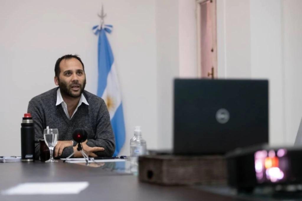Más cambios y salidas de funcionarios platenses que acompañaban a Batakis