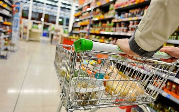 Se va julio y las consultoras estiman una inflación de 8%, con una proyección anual de 90% 