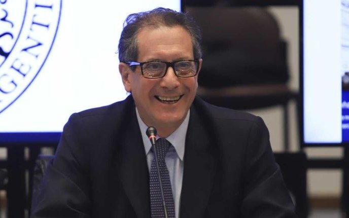En el Gobierno aseguraron que "no está en duda la continuidad de Pesce” al frente del Central