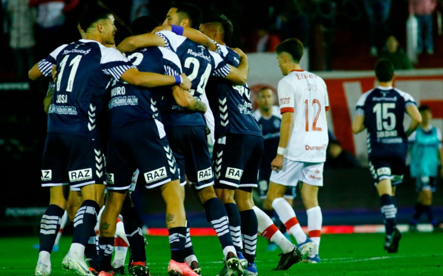 Gimnasia ganó tres puntos de oro frente a Huracán siendo un equipo utilitario