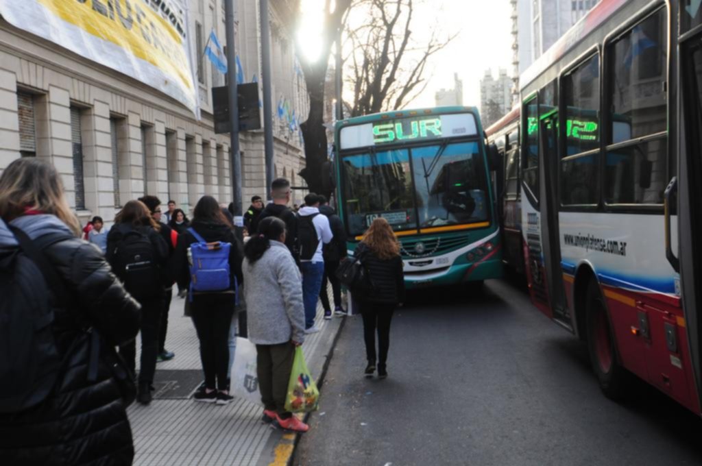 Con micros y trenes, arranca otro mes cargado de aumentos