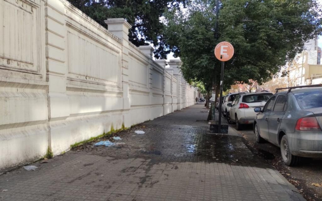 Una pérdida de agua que se extiende en pleno Centro