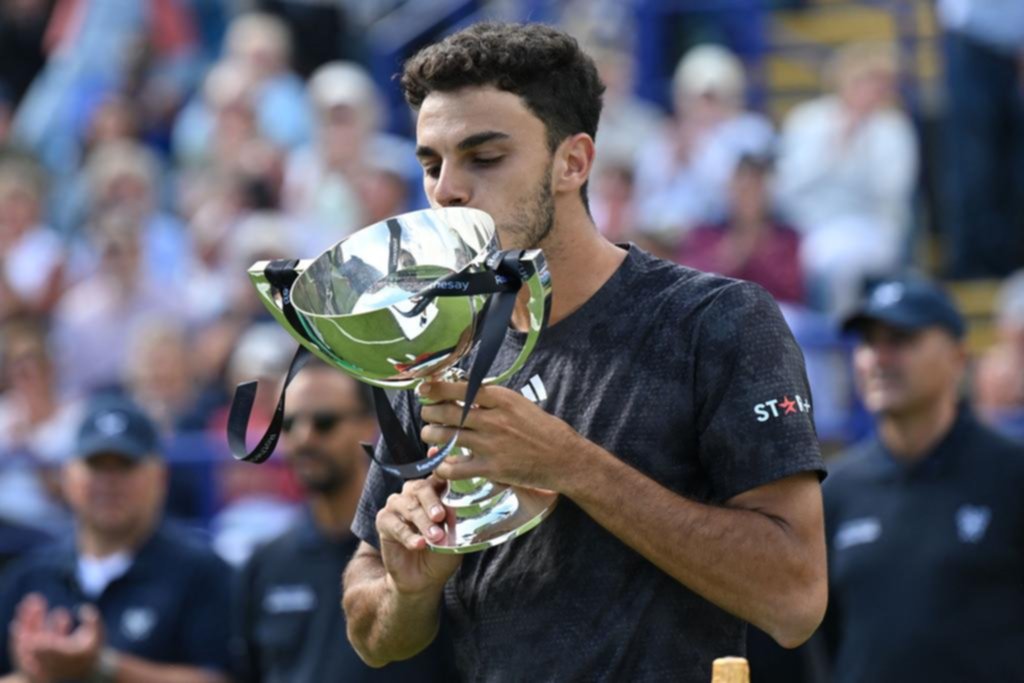 Cerúndolo hizo historia en Eastbourne, con una consagración en césped