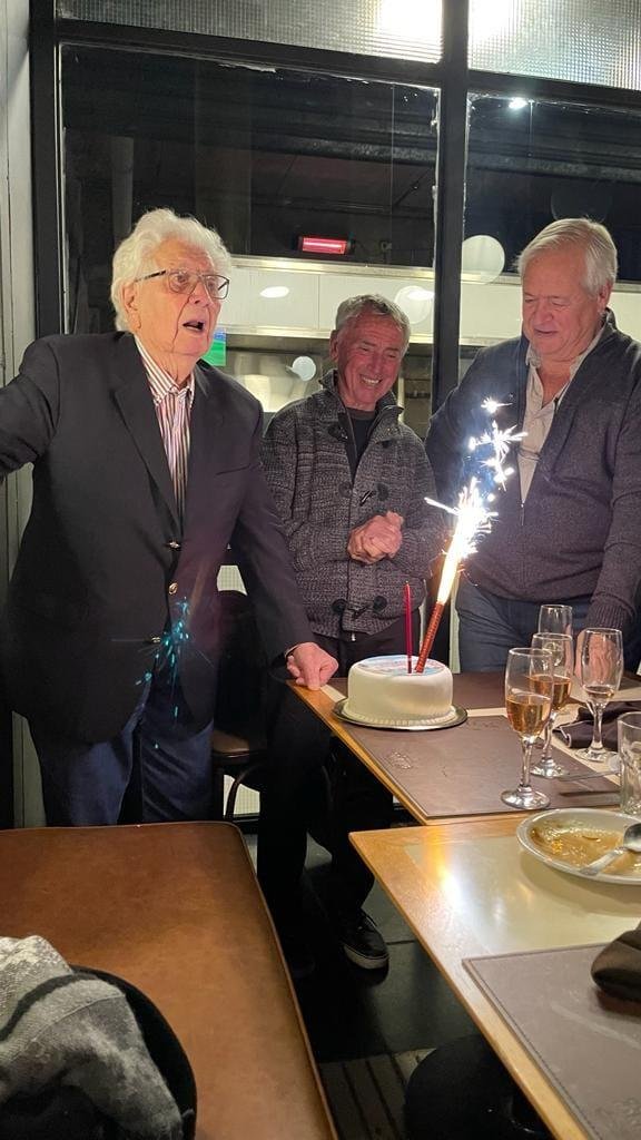 Don Miguel Ignomiriello festejó sus 96 años en la cancha de Estudiantes