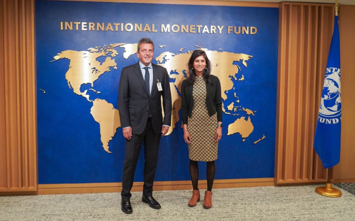 El FMI desembolsaría 6.800 millones de dólares en el marco de acordar "nuevas metas" con Argentina