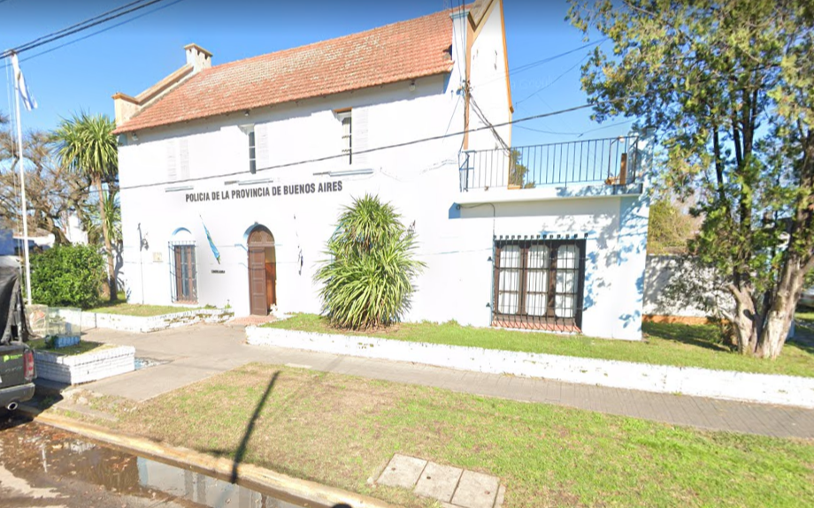 City Bell: entraron a la comisaría y le robaron a una policía en servicio