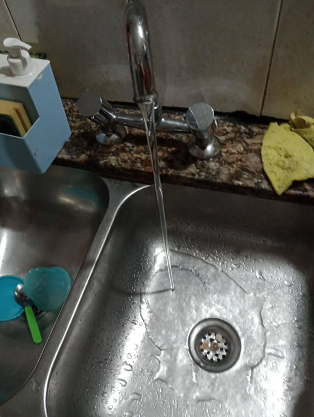 Quejas por el agua con “mal” olor en Ringuelet