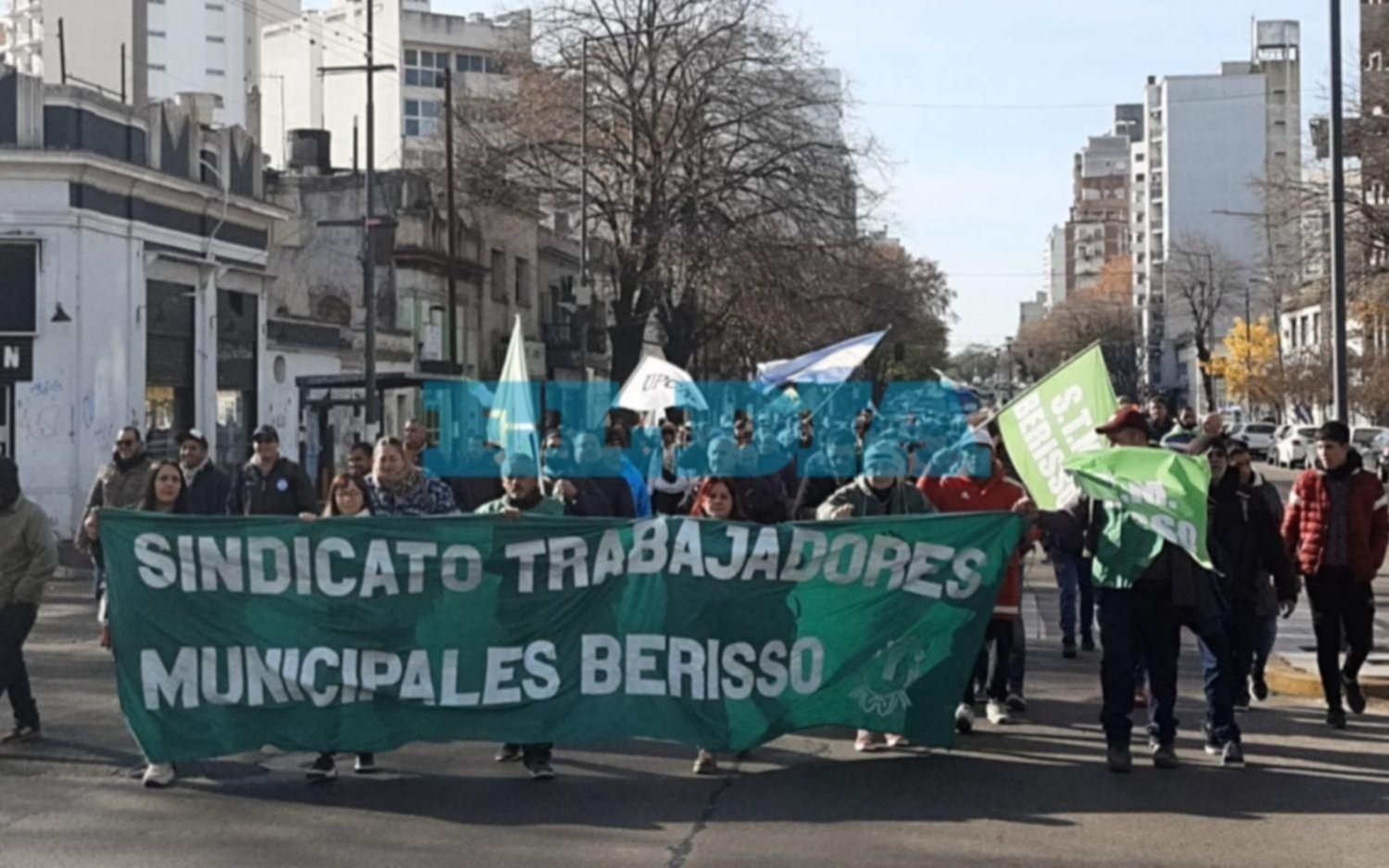 Trabajadores municipales extienden el paro en Berisso