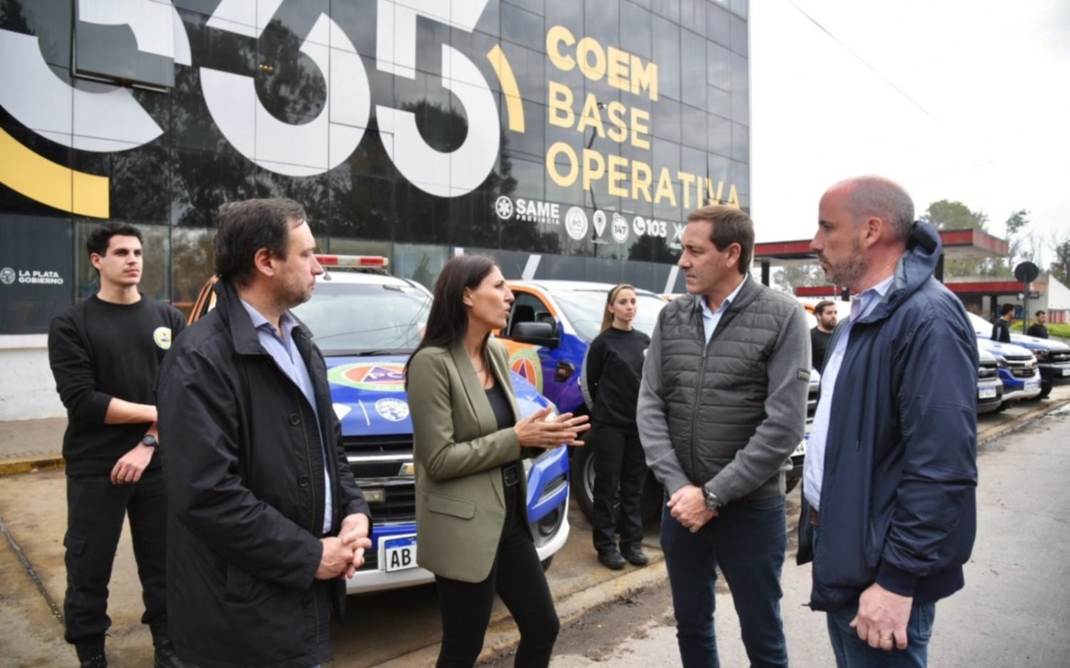 Julio Garro presentó nuevas camionetas para la prevención del riesgo y asistencia en los barrios de La Plata
