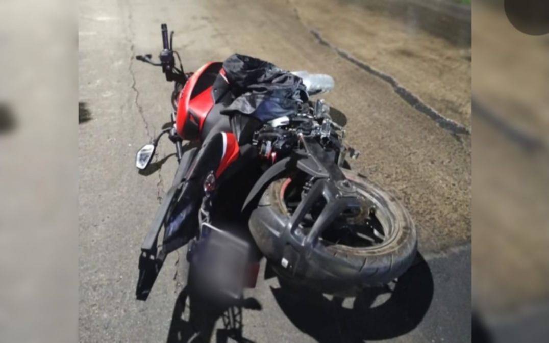Dos heridos por un choque entre dos motos en San Carlos
