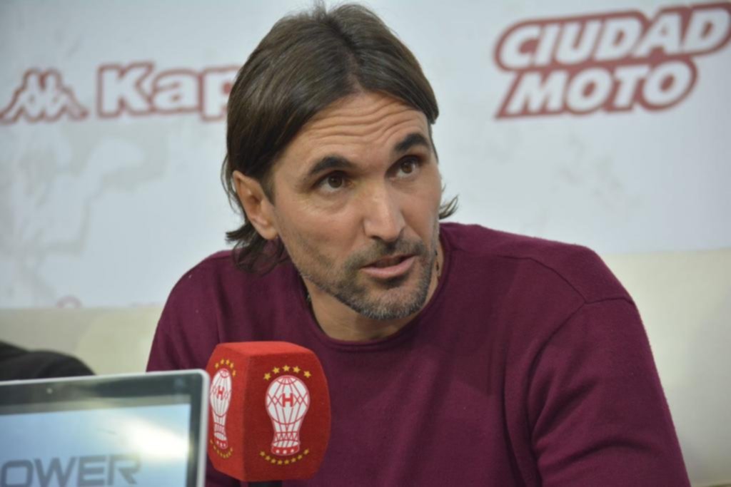 Martínez asumió como entrenador de Huracán