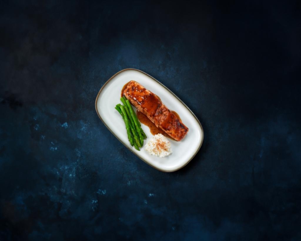 Salmón con ajo y miel