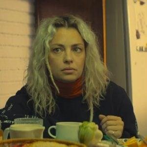 La comedia de Dolores Fonzi “Blondi” llegó al streaming, pero sigue en los cines
