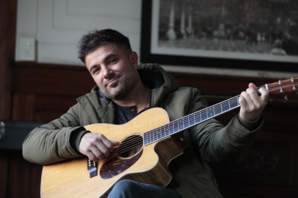 David Bolzoni llega con las canciones de novelas y un tributo al pasado