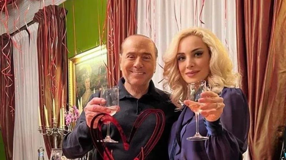 Berlusconi dejó las empresas a sus hijos y 100 millones a su joven novia