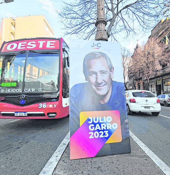 Arrancó la campaña en la calle y la guerra de carteles no se queda atrás en estas elecciones 2023