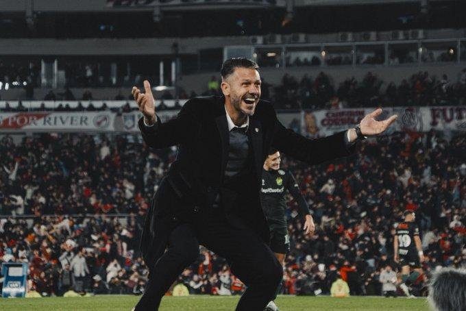 Demichelis halló el equipo en la recta final y acaricia el título