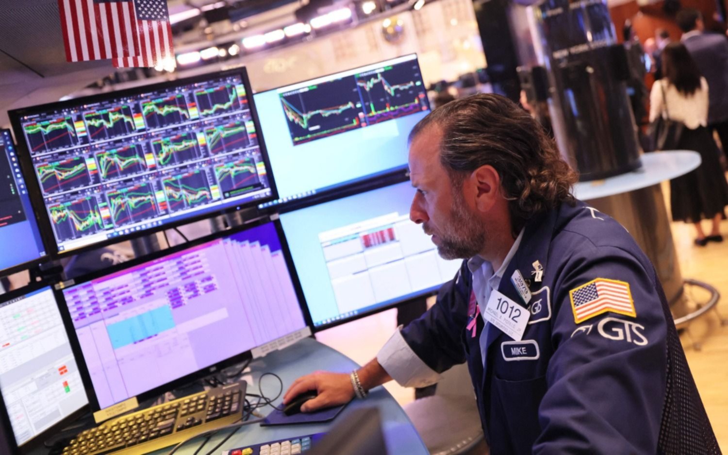 Arranque mixto de Wall Street tras la fuerte caída de ayer