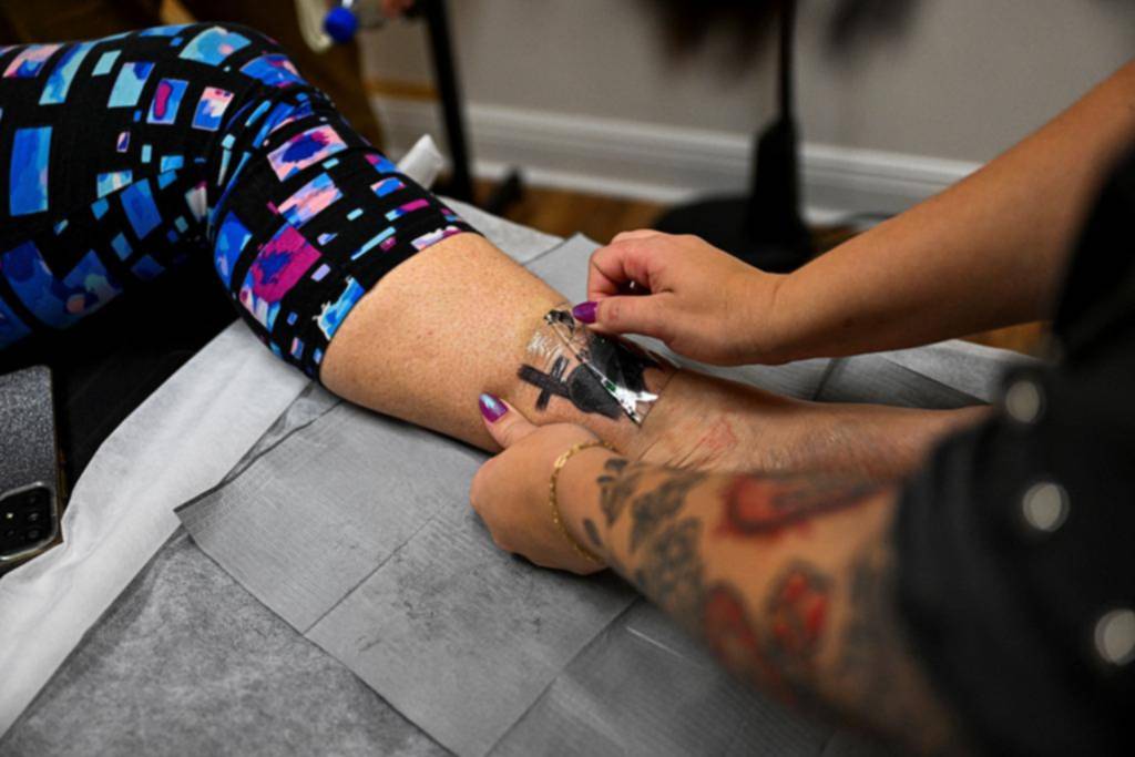 Los tatuajes, cuando la tinta “cura” heridas del tráfico sexual en EE UU