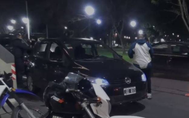 Circulaba con patente trucha en La Plata y encima transportaba droga: terminó en la comisaría