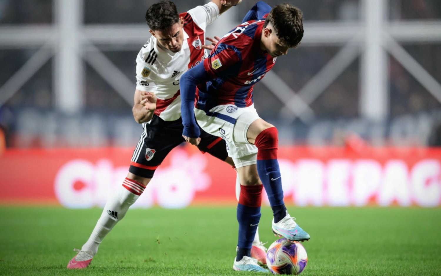River y San Lorenzo igualaron sin goles en un clásico muy caliente por la definición de la Liga